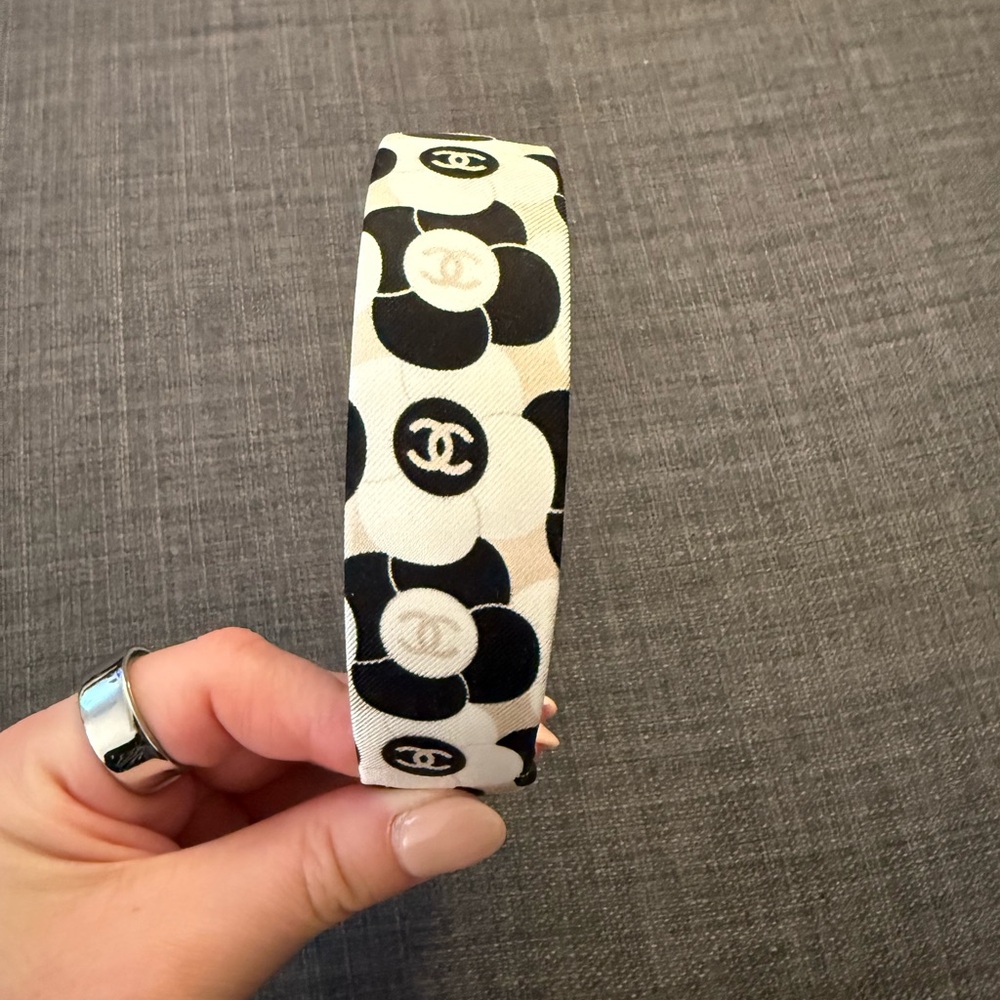 Chanel Monochrome Patterned Hair Accessory